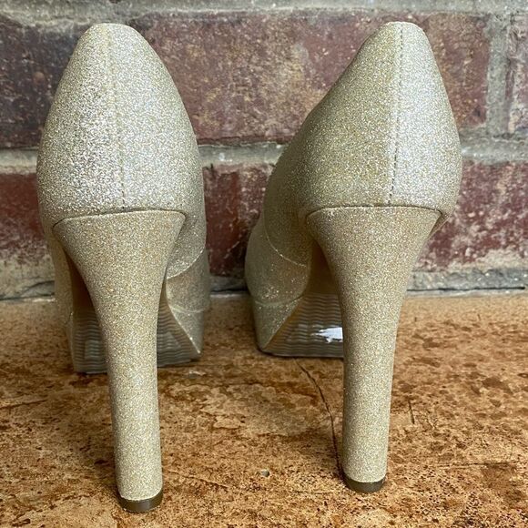 MOSSIMO Glitzy Gold Glitter 5" platform heels - Picture 7 of 8